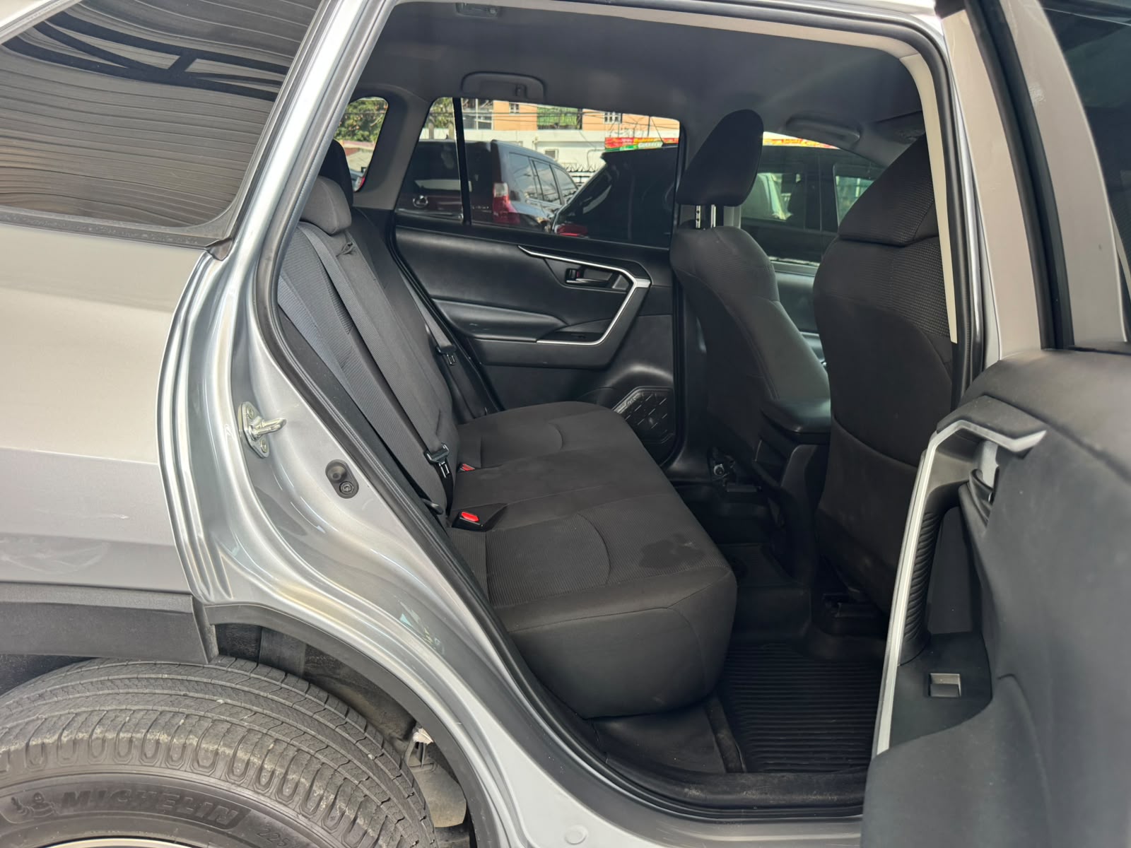 Toyota Rav4 LE Plus 2020 — foto 3
