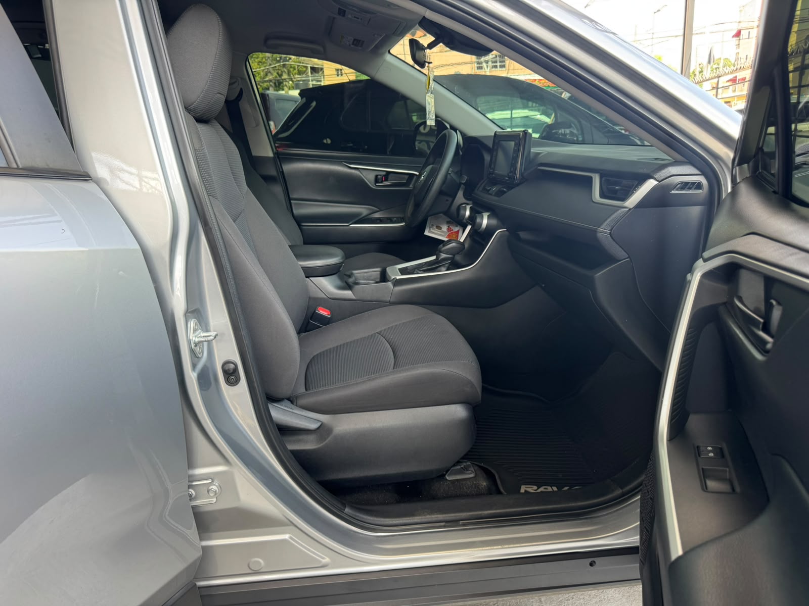 Toyota Rav4 LE Plus 2020 — foto 2